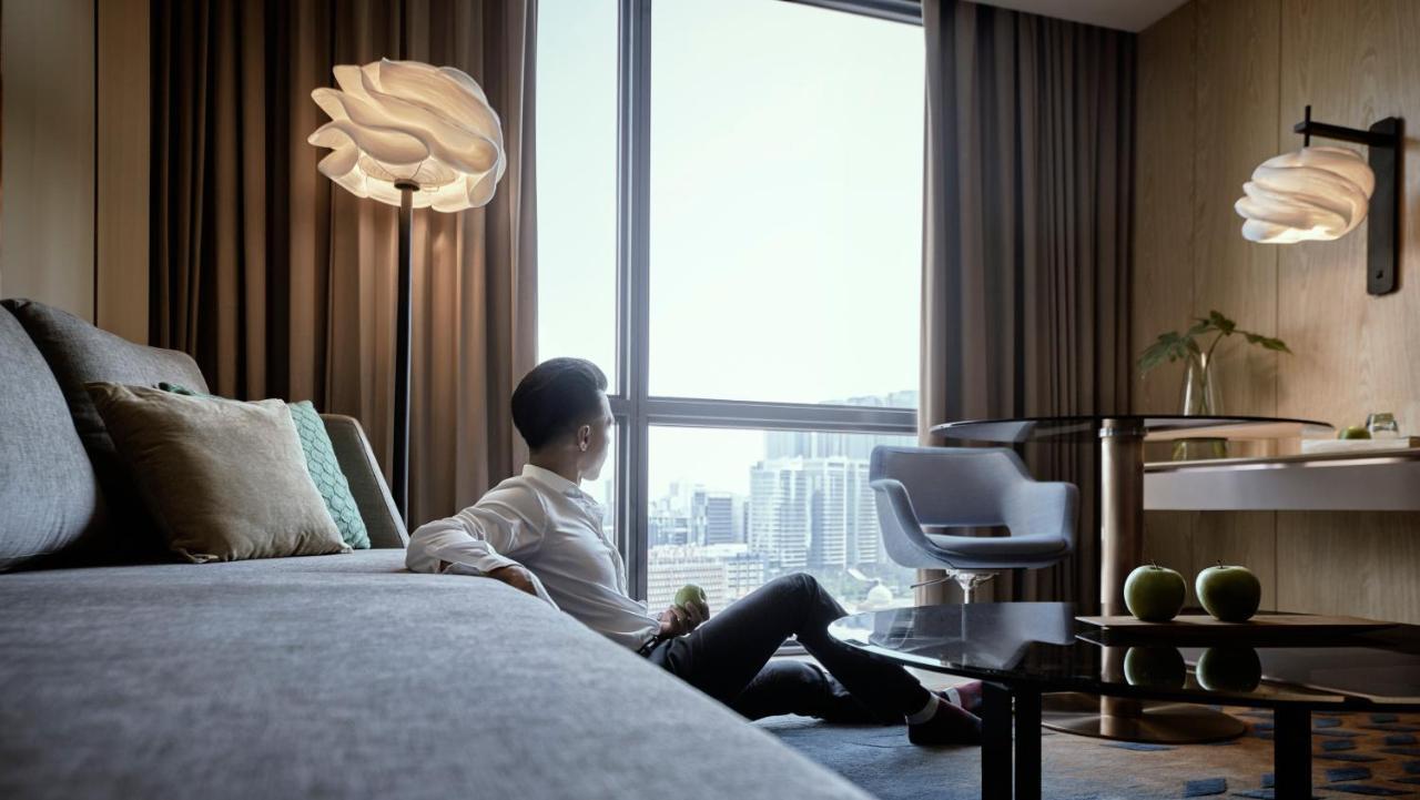 Hotel Amari Kuala Lumpur Exteriér fotografie A guest room at the hotel